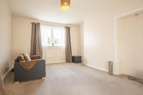 2 bedroom flat to rent, 1596L Cumnor Crescent, Edinburgh, EH16 6BH