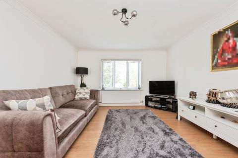 2 bedroom flat for sale, Cheam Common Road, WORCESTER PARK, Surrey, KT4