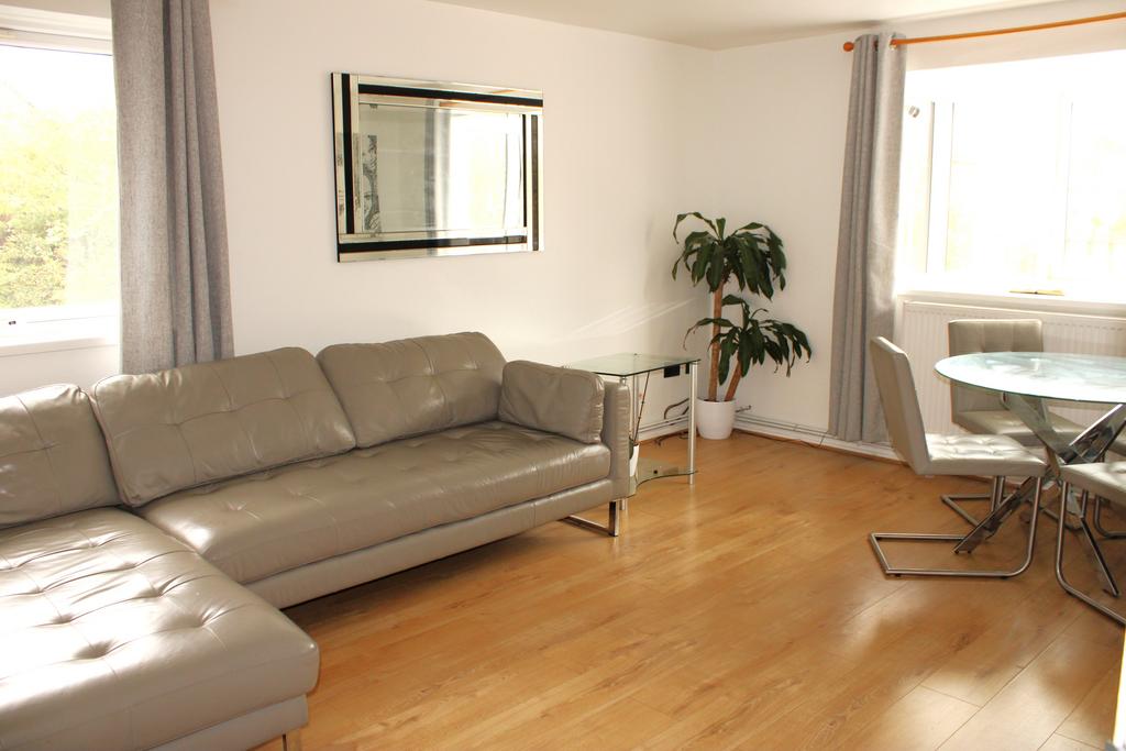 Apartment in Barking - View 2