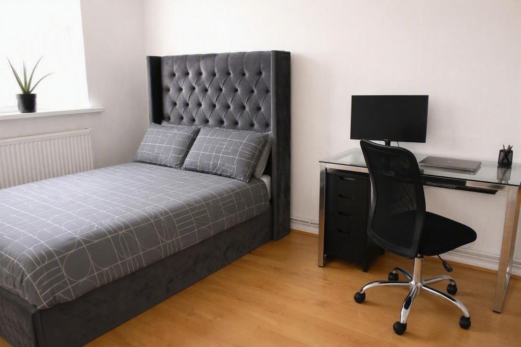 Apartment in Barking - View 5