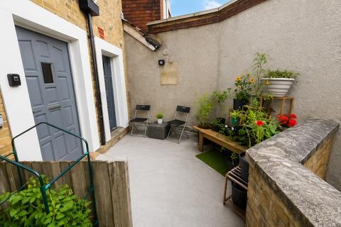 undefined, Central Road, Worcester Park, Greater London, KT4 8DR