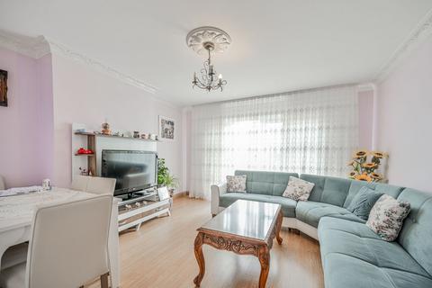 2 bedroom flat for sale, St Stephens Close, Walthamstow Village, London, E17