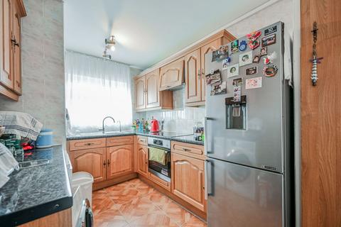 2 bedroom flat for sale, St Stephens Close, Walthamstow Village, London, E17