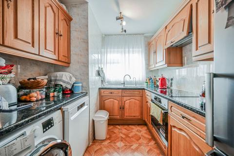 2 bedroom flat for sale, St Stephens Close, Walthamstow Village, London, E17