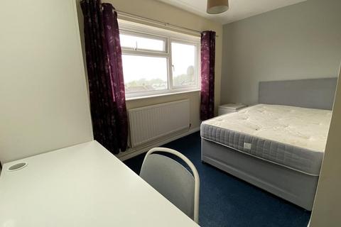 1 bedroom in a house share to rent, Oak Ridge, Sketty,