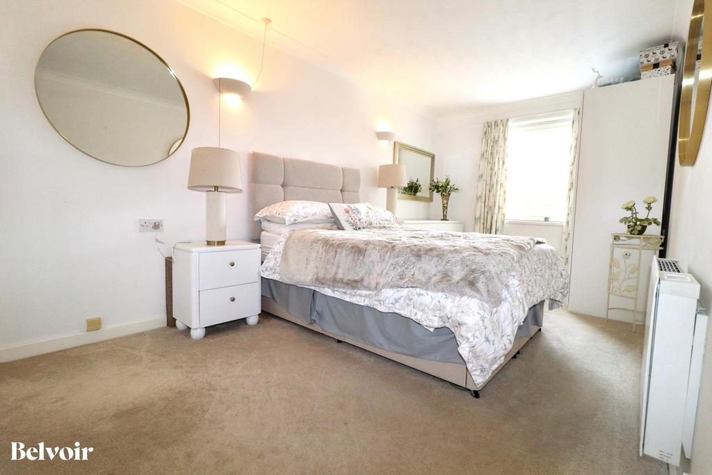 House in Cardiff, Llanishen - More