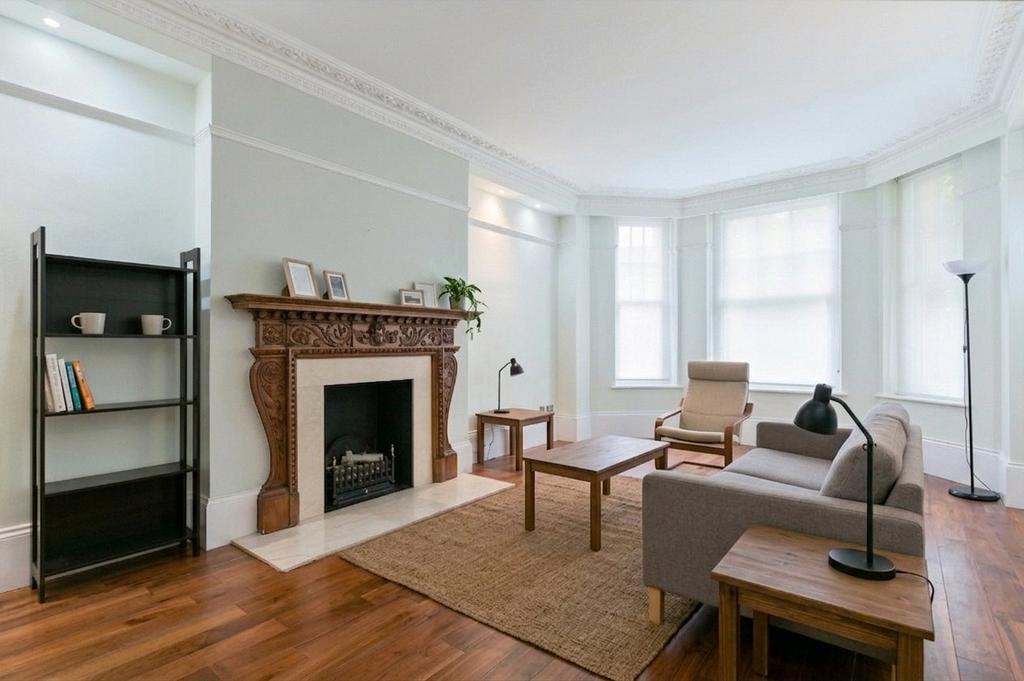House in Raynes Park - View 2