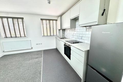 2 bedroom flat to rent, Old Ruislip Road, Northolt, London UB5