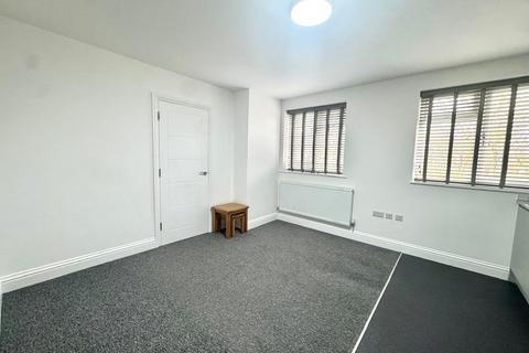 2 bedroom flat to rent, Old Ruislip Road, Northolt, London UB5