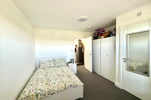 2 bedroom flat to rent, Old Ruislip Road, Northolt, London UB5