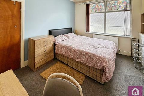 4 bedroom terraced house to rent, Kippax Street, Manchester, Greater Manchester, M14
