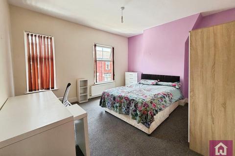 4 bedroom terraced house to rent, Kippax Street, Manchester, Greater Manchester, M14