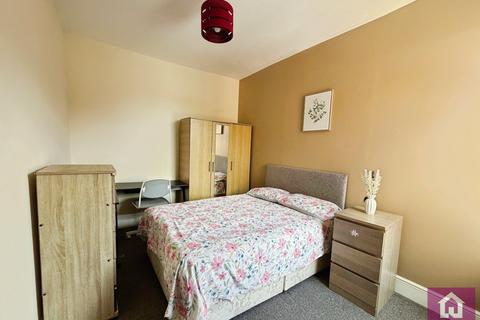 4 bedroom terraced house to rent, Kippax Street, Manchester, Greater Manchester, M14