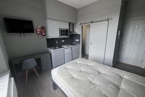 1 bedroom house to rent, Walter Road, City Centre, Swansea