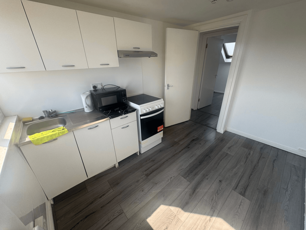 Apartment in Croydon - View 2