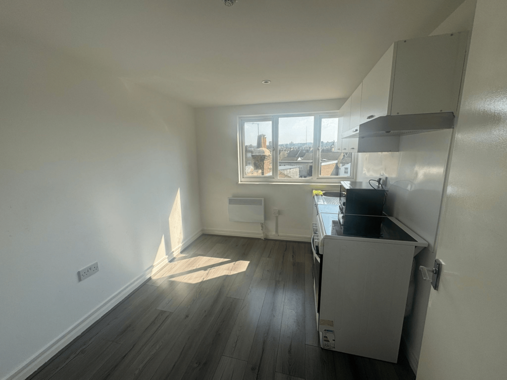 Apartment in Croydon - View 4
