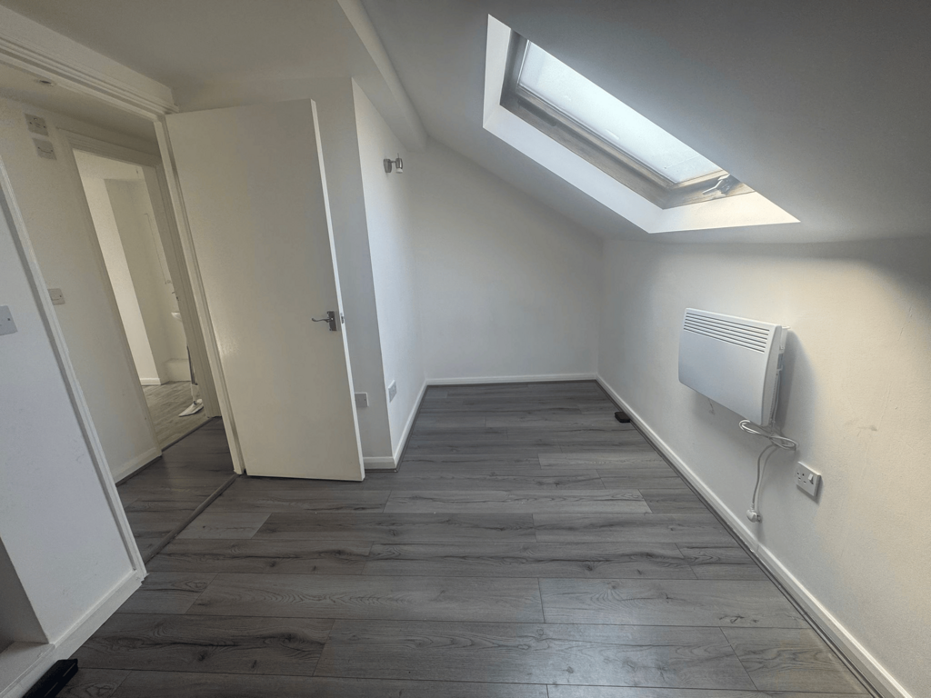Apartment in Croydon - View 5