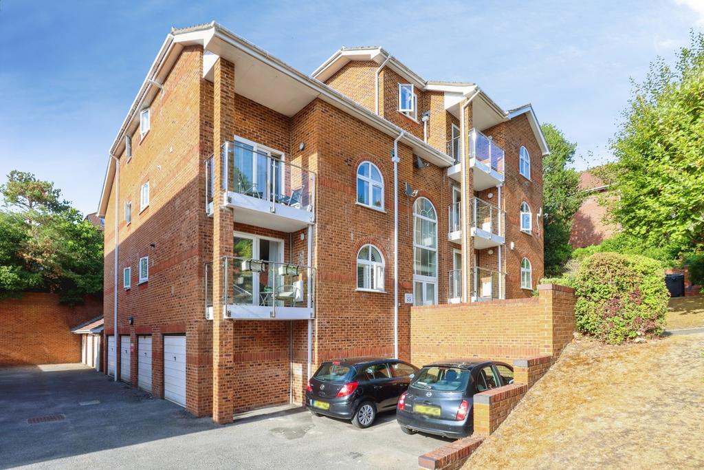Apartment in Poole - View 2