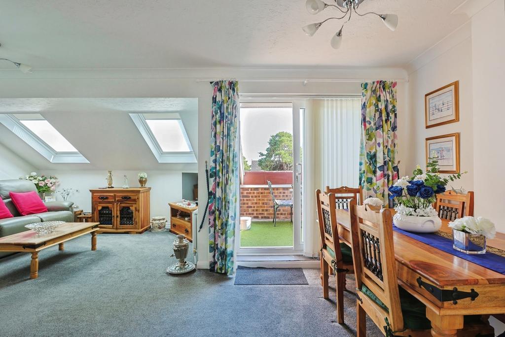 Apartment in Poole - More
