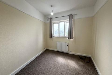 2 bedroom house to rent, Staines Road West, Sunbury-on-Thames, Surrey, TW16