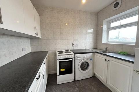 2 bedroom house to rent, Staines Road West, Sunbury-on-Thames, Surrey, TW16