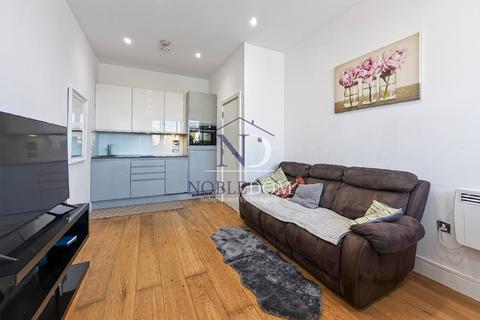 1 bedroom flat for sale, Douglas Road, Hounslow
