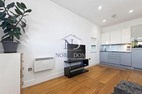 1 bedroom flat for sale, Douglas Road, Hounslow