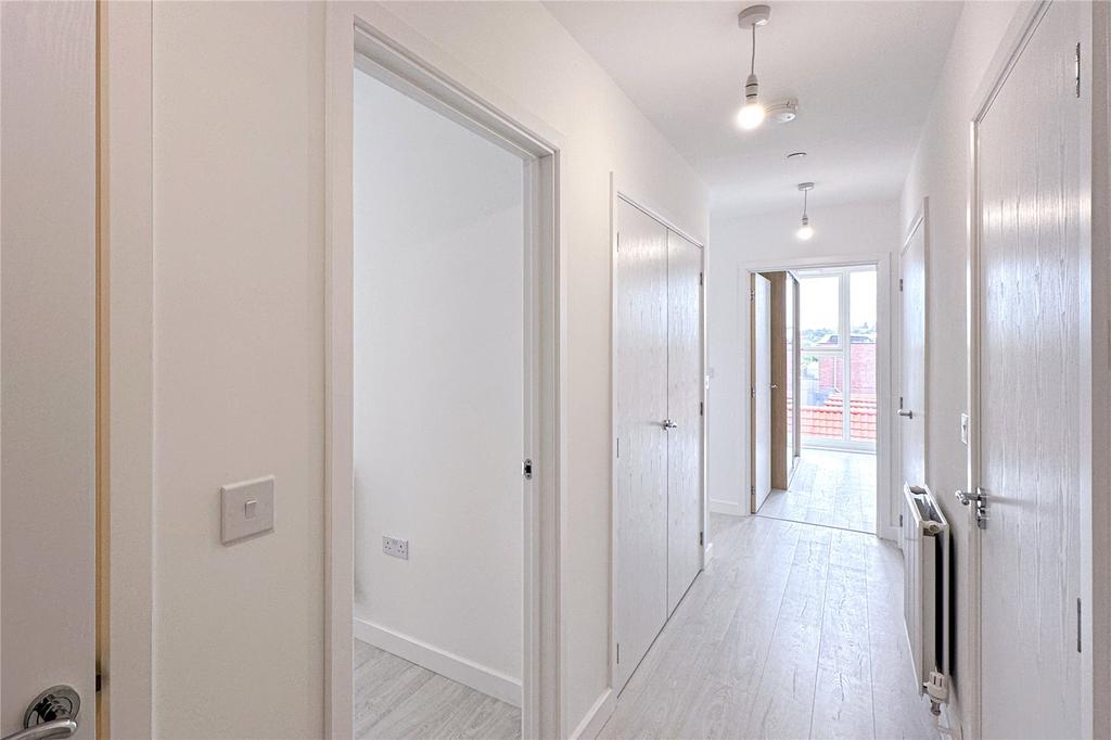Apartment in Hendon - View 5