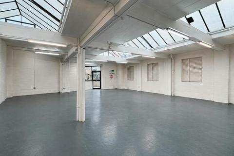Showroom to rent, 8 St. Chad's Pl London WC1X 9HH
