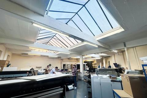 Showroom to rent, 8 St. Chad's Pl London WC1X 9HH