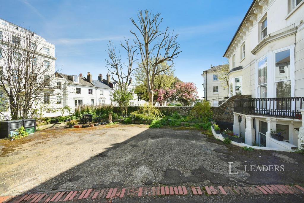 House in Brighton, Round Hill - View 2