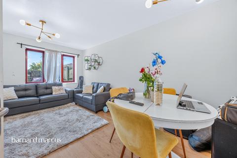 2 bedroom semi-detached house for sale, Towpath Way, Croydon