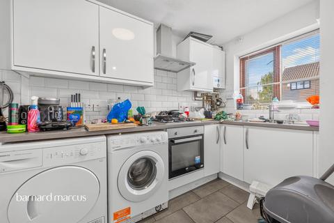 2 bedroom semi-detached house for sale, Towpath Way, Croydon