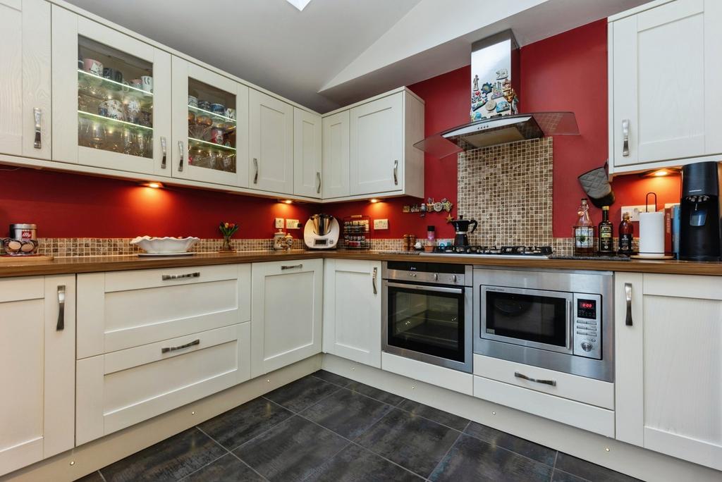 House in Manchester, Victoria Park, Fallowfield - More