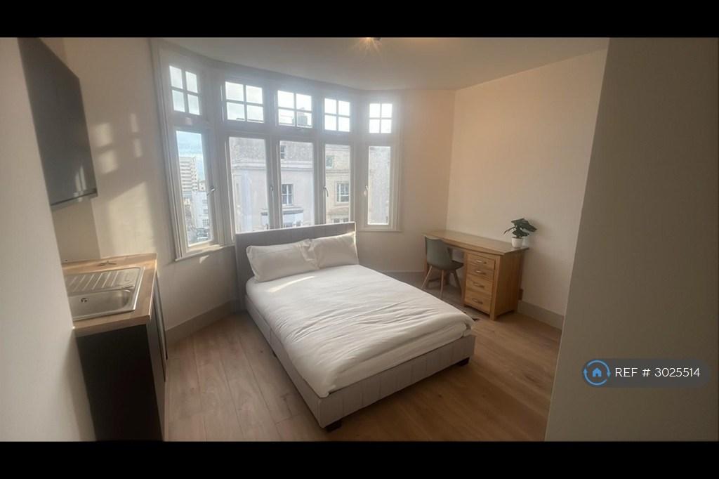 House in Hove, Brighton and Hove - View 3
