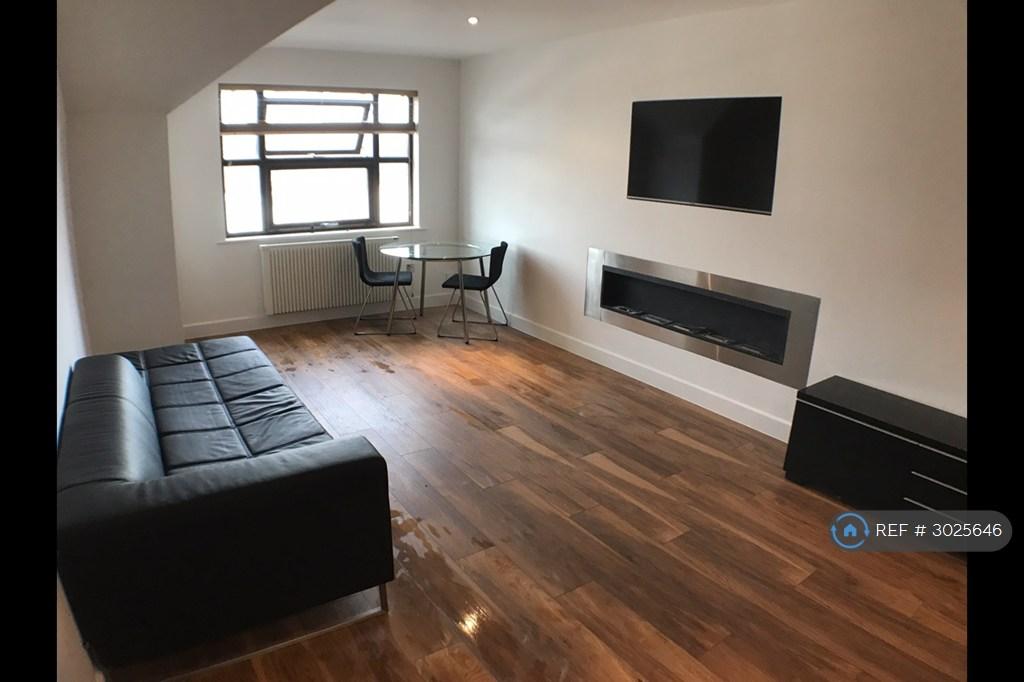 Apartment in Ponders End, Enfield - View 2