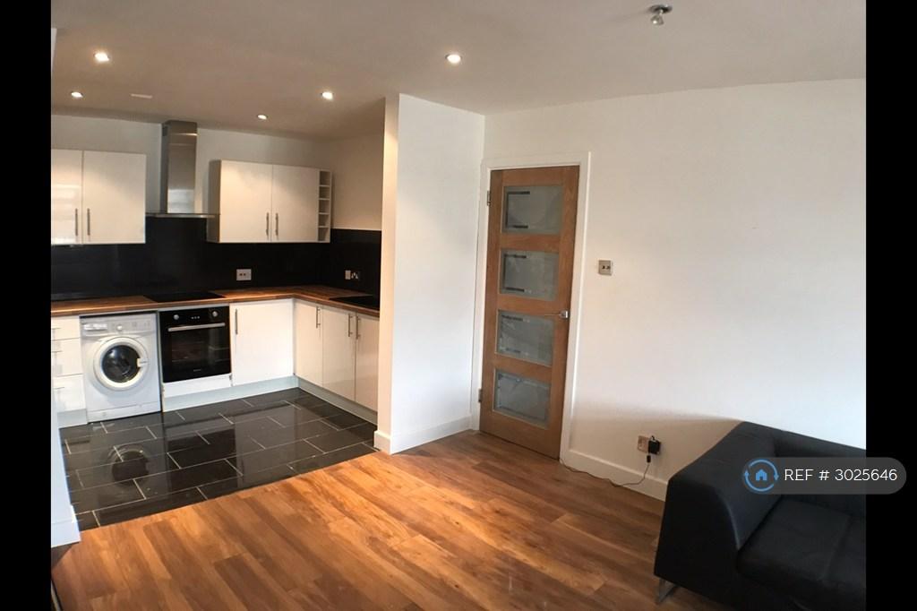 Apartment in Ponders End, Enfield - View 3
