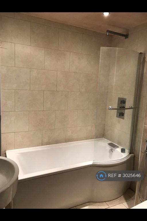 Apartment in Ponders End, Enfield - More