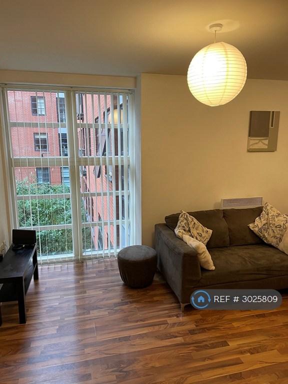 Apartment in Manchester, First Street, City Centre - View 4