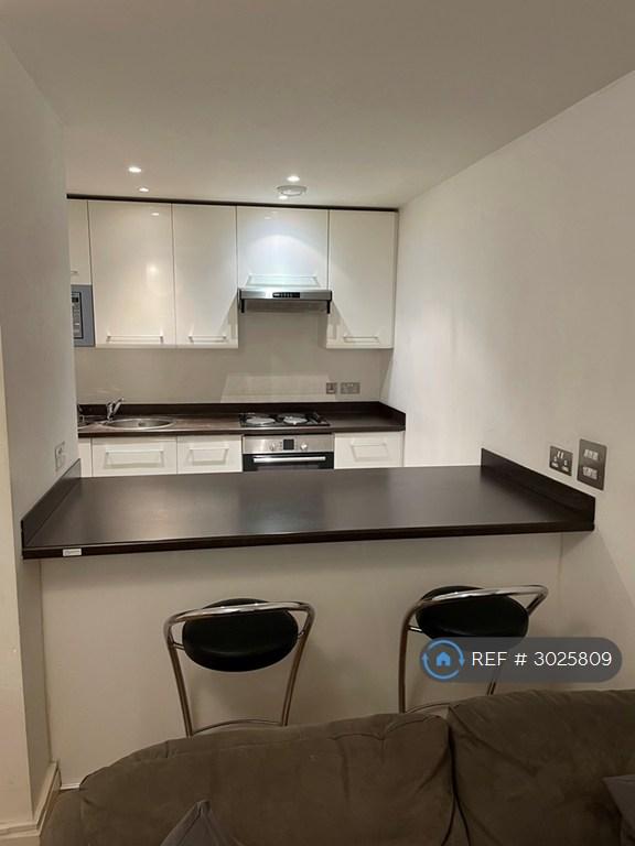 Apartment in Manchester, First Street, City Centre - View 5