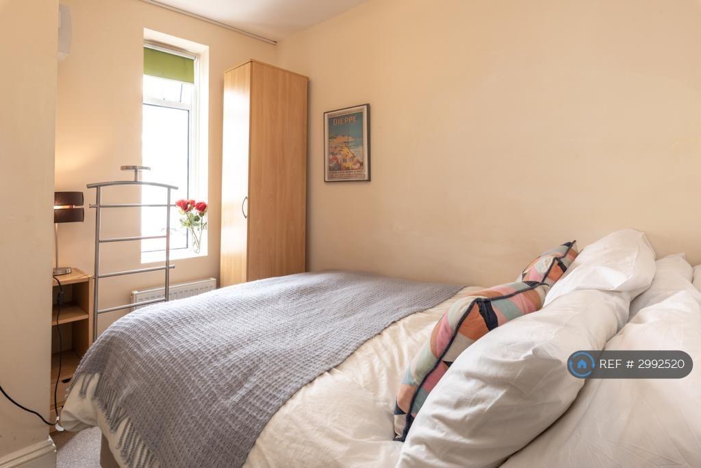 Apartment in Brighton, Brunswick - View 2