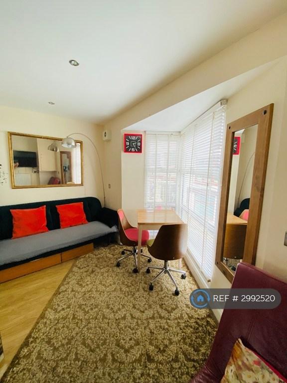 Apartment in Brighton, Brunswick - View 5