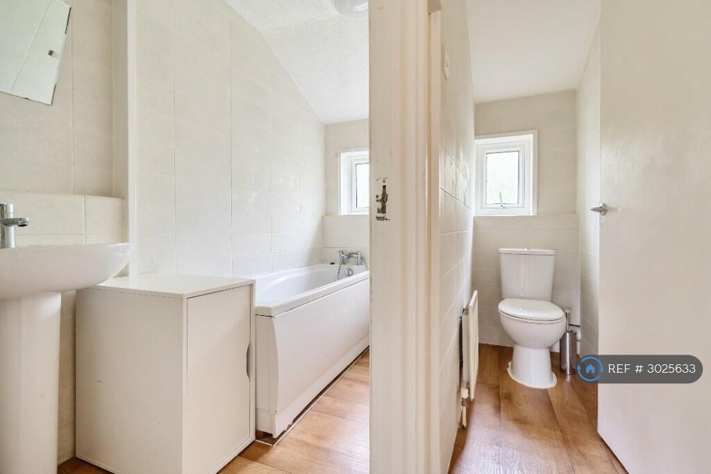 House in Cambridge, Cherry Hinton - View 4