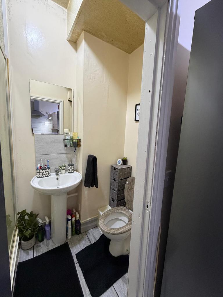 Apartment in Smethwick - More