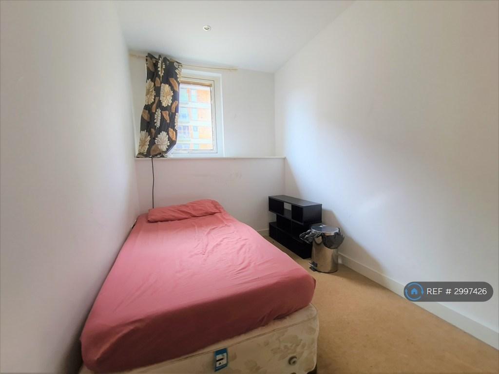 Apartment in Uxbridge - View 2