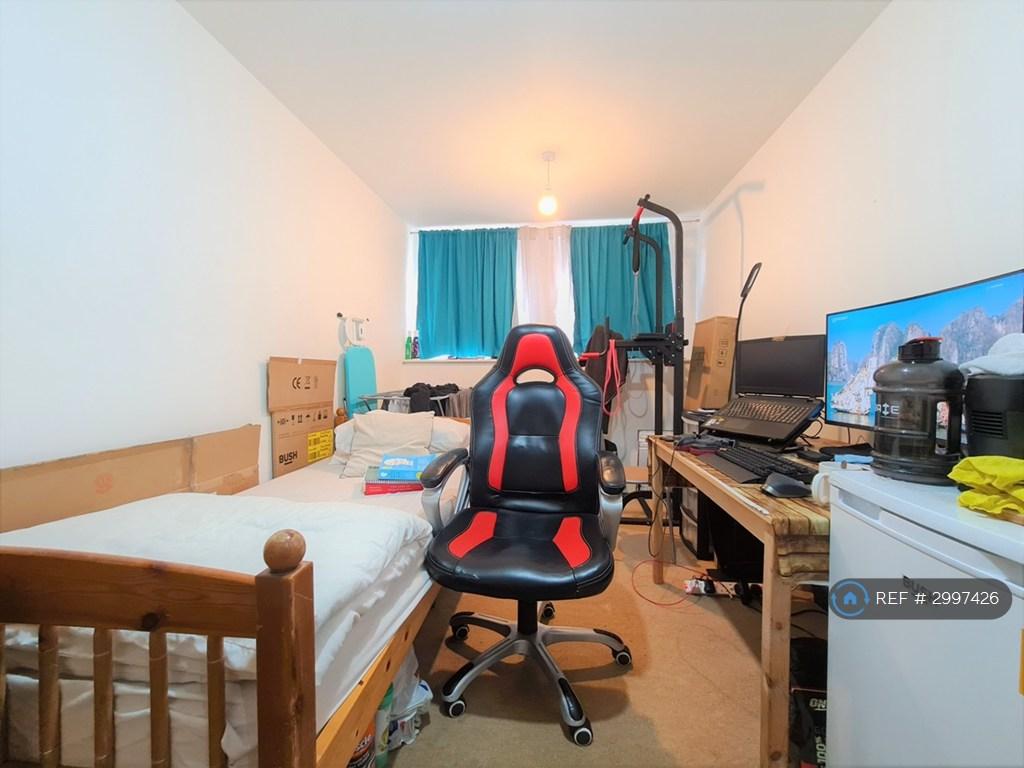 Apartment in Uxbridge - View 3