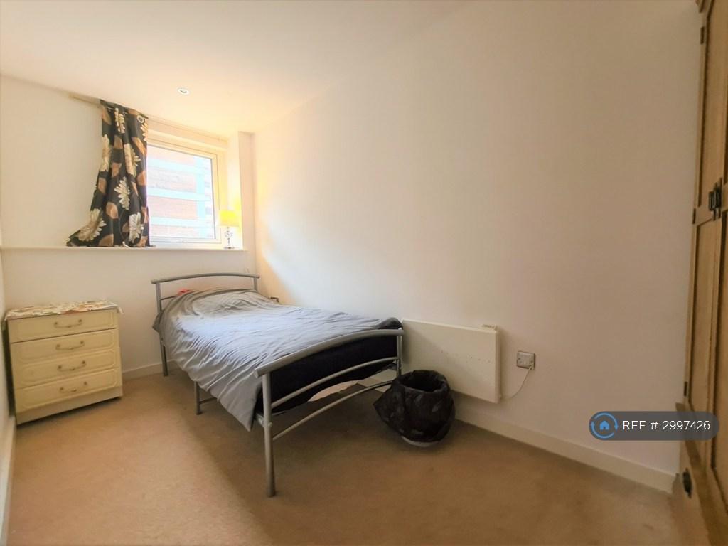 Apartment in Uxbridge - View 5