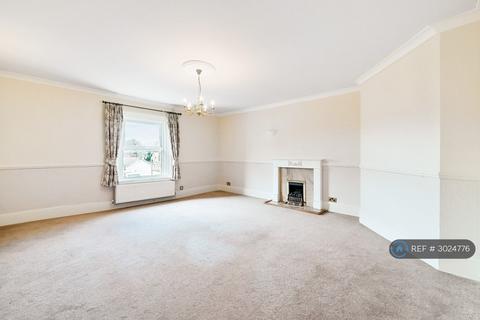 3 bedroom flat to rent, Pittville Circus Road, Cheltenham, GL52