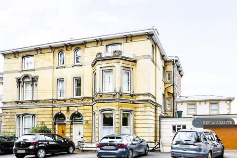 3 bedroom flat to rent, Pittville Circus Road, Cheltenham, GL52