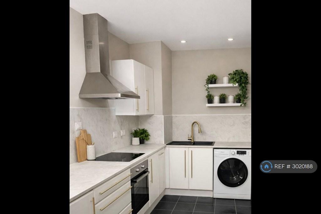 Apartment in Ruislip - View 3